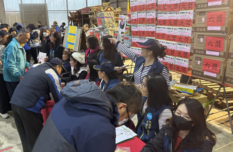 濱海休閒協會聯手蘆竹三里辦晚會慶元宵 1.2噸龍米龜亮相超吸睛