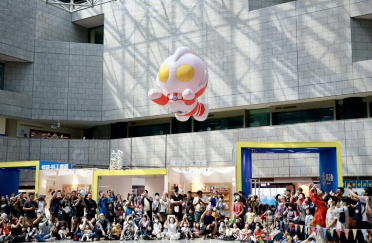 冬日遊樂園落幕不散場　超人力霸王合體掀起高雄最熱情告別