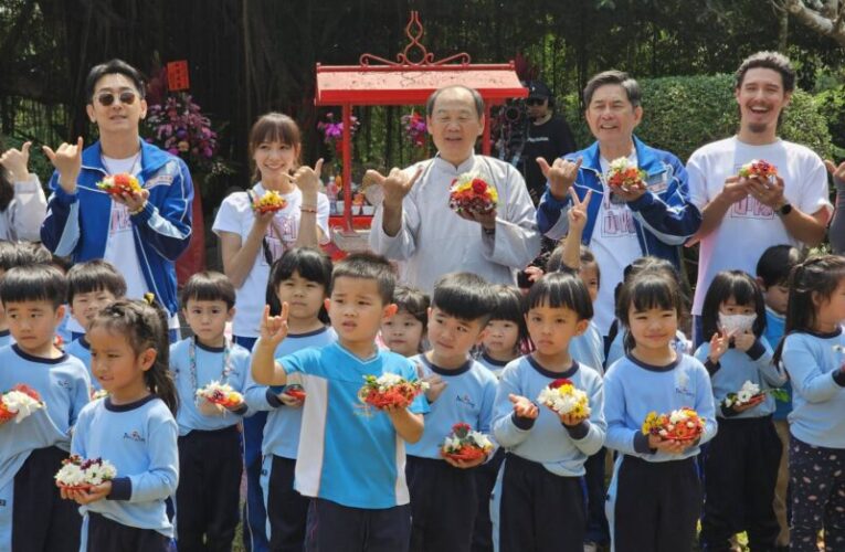 六堆園區歡慶伯公生蓋鬧熱 打八音疊盤花 湖畔千人野餐