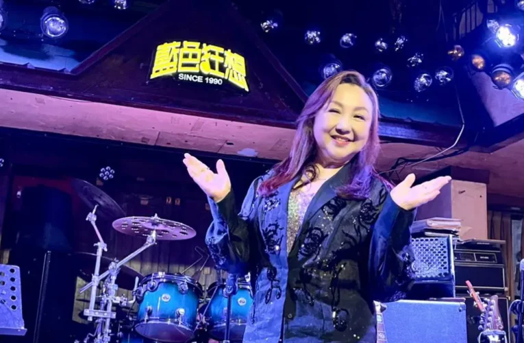 鄭怡被小鮮肉告白 霸氣神回「晚了40年」但這裡沒有阿姨 請叫姊