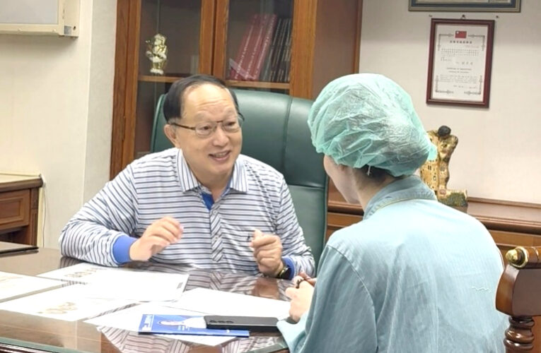 德國柏林名媛跨海求醫  AI神器指引國際白疤之父曹賜斌醫師治癒刀痕