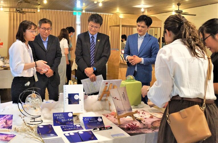 嘉大畢業成果展-群文・初嶼　展現中文系學生兼具人文深度