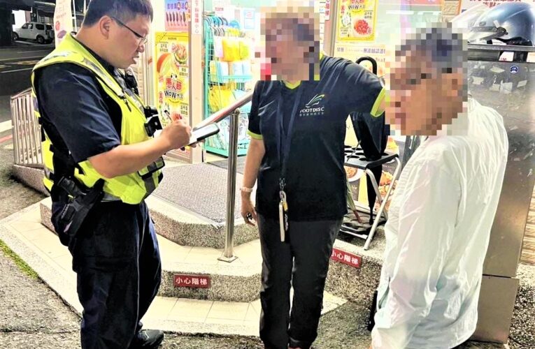 在超商找妻子  長竹警助老翁返家