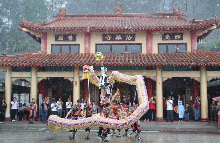 投縣「金龍賜福藝術文化節」迎春雨引人潮　同享信仰藝文公益之樂
