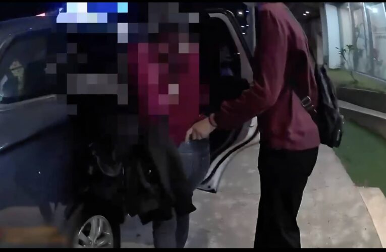 假鑽石橫行高雄！連環詐騙416萬 警民聯手設局反殺 女嫌裝無辜當場翻車 15顆假鑽當場現形、265萬成功攔阻