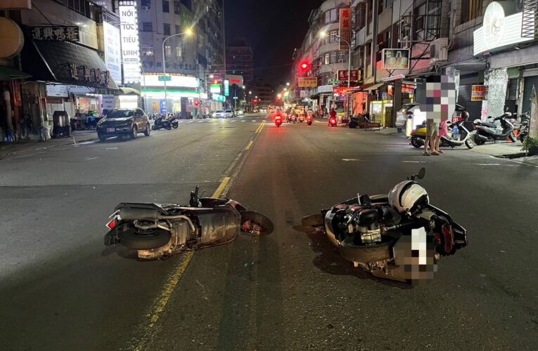 「眼鏡蛇蛇出沒」嚇壞騎士！急煞釀擦撞　鳳警籲：安全距離保命關鍵