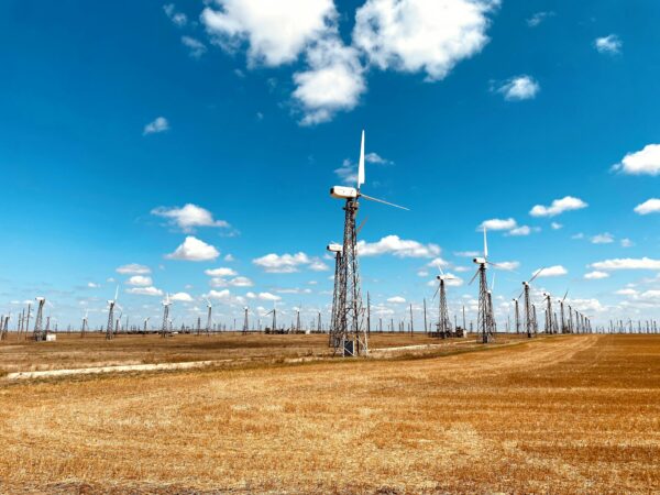 科技巨頭瘋蓋數據中心也瘋找電　009819搶搭AI新基建浪潮