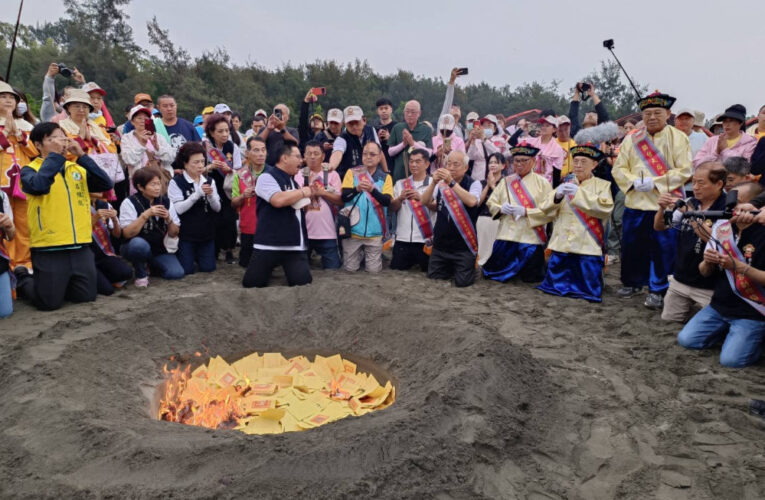 安平迎媽祖遶境登場 40頂神轎齊聚人神共賞歌仔戲