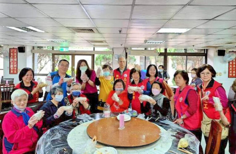 春日好食光、懷舊又暖心　八德榮家住民長同樂共享自製應景美食潤餅