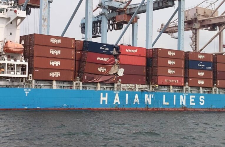 貨櫃船高雄港迴轉擦撞 4貨櫃落海一度管制航道 無人傷亡無漏油