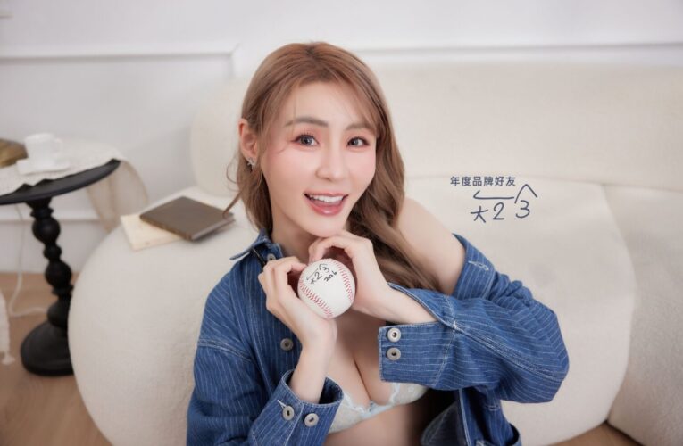 耳朵懷孕了！短今化身EASY SHOP一日店長超寵粉祭出親錄「專屬起床鬧鈴」 粉絲瘋狂