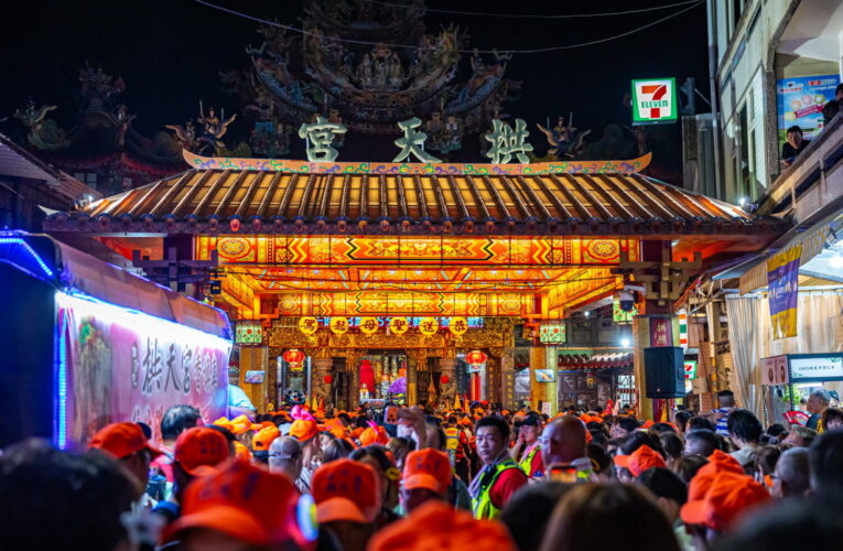 許縣長參加白沙屯媽祖徒步進香登轎儀式　為縣民祈福