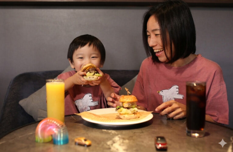 兒童月搶客！  穿親子裝免費吃雙堡 復古柑仔店驚喜登場