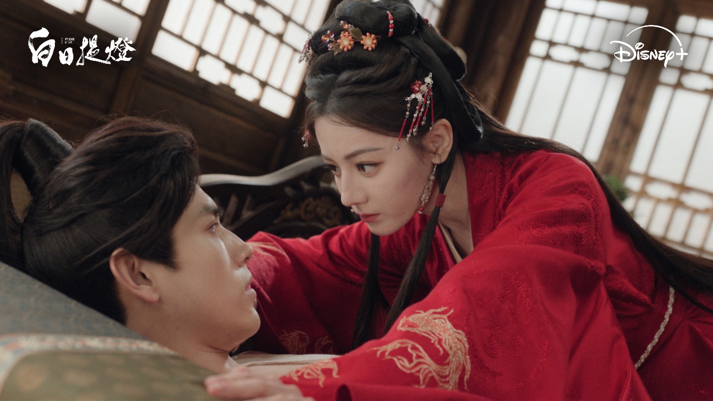 現象級爆款來襲！《白日提燈》迪麗熱巴封神演技虐哭全網