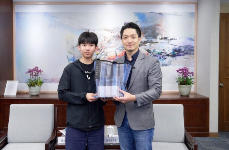 國內外機器人大賽屢創佳績　「VIS高中學子陳躬勳」獲臺北市長蔣萬安接見表揚