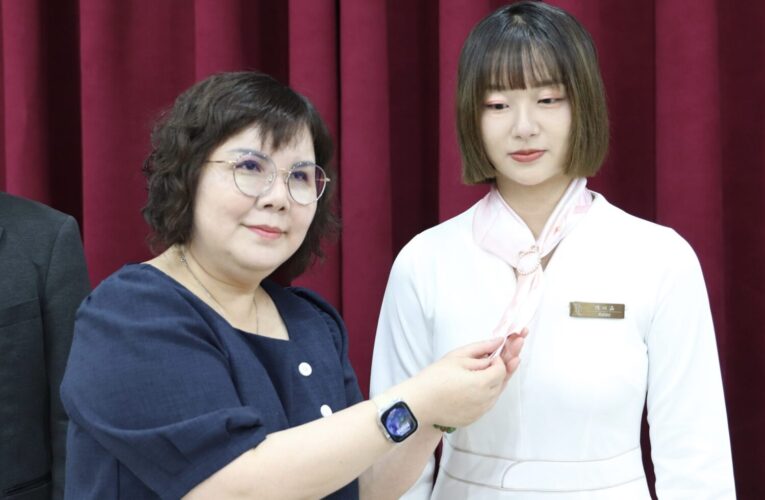 中華醫大生物醫學及美容保健系授服繫巾儀式醫美生力軍亮眼出擊