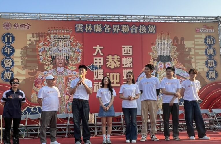 梁佑南 方琦母女凌晨三點熱血迎大甲媽 獲殊榮扛神轎 鑽轎底