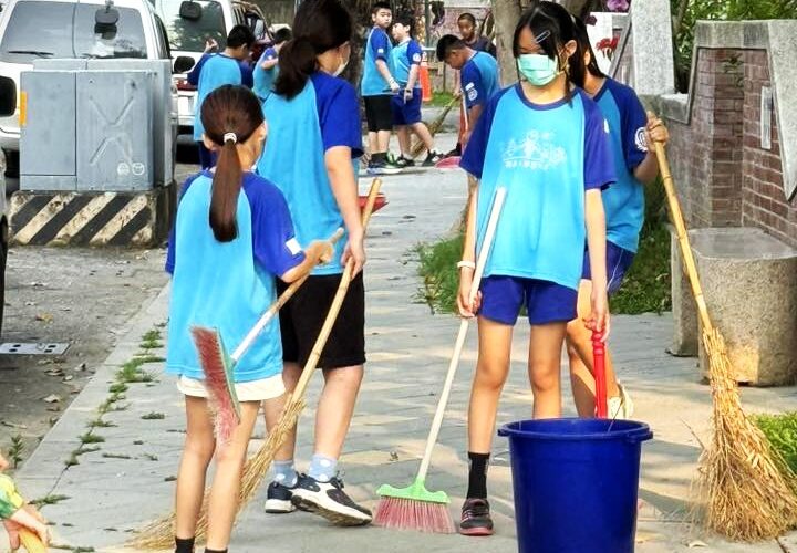美濃國小種植草皮校園綠意盎然