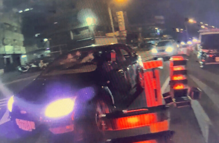 擋風玻璃碎裂還上路　彰化員警攔車起獲毒品