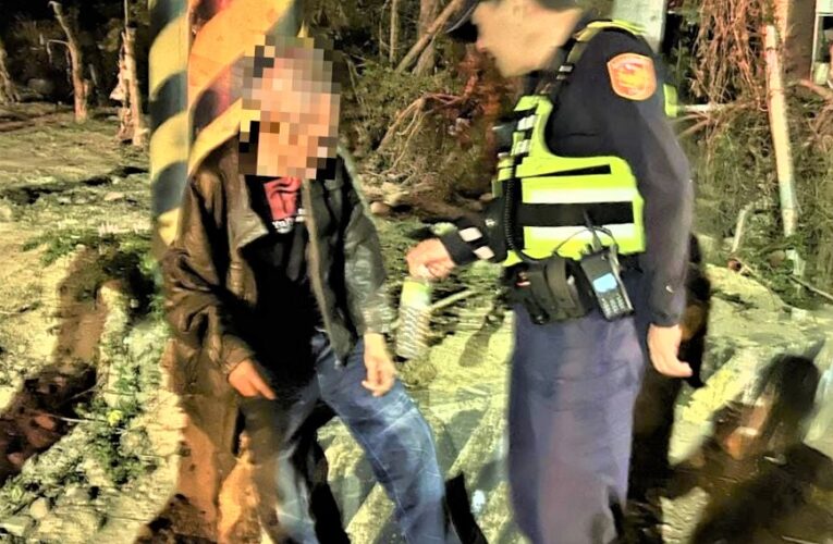 病痛坐困街頭　後湖警耐心勸說助男子返家