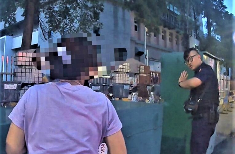 手機誤當舊衣丟　正妹急哭北興警機智救援