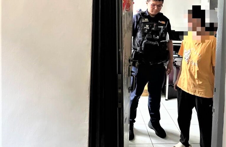門鎖卡死外籍工受困　八掌警靠翻譯軟體神救援