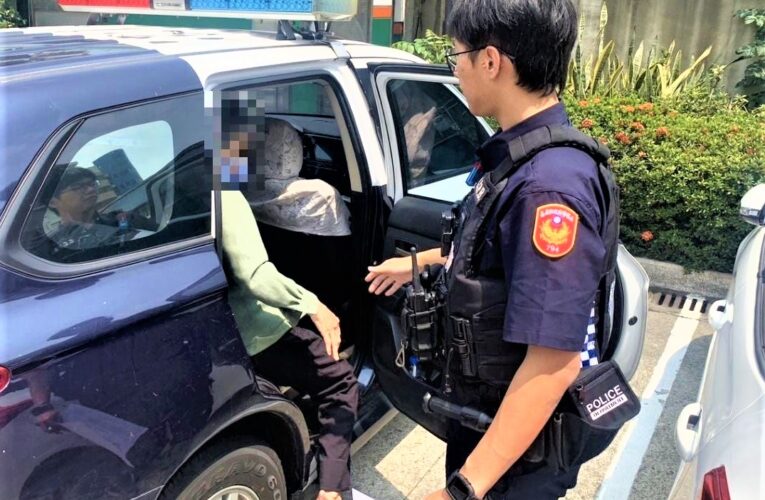 領款身體不適  興安警助老婦返家