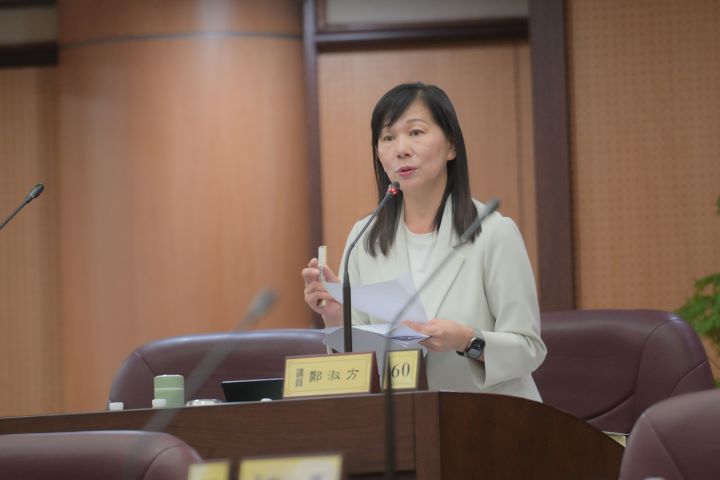 議員鄭淑方針對楊梅在地交通及市場活化轉型等議題提出質詢