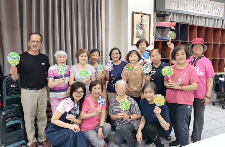 瓶蓋變身藝術涼扇！　中市清潔隊攜手長輩手作　「扇」播永續種子
