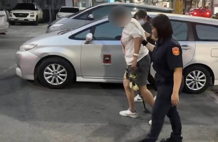 白車拒檢瘋狂逃竄！連闖15紅燈撞傷騎士　鳳警逮3條通女毒犯、車內搜出大量毒品