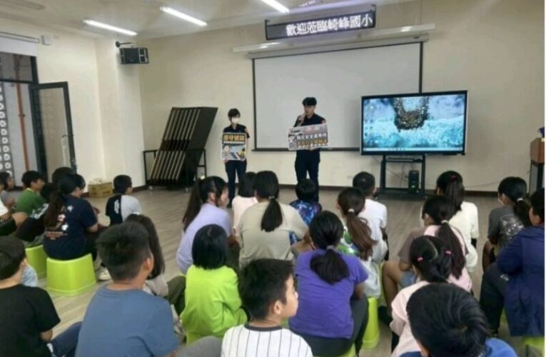 東港警前進崎峰國小 強化校園安全