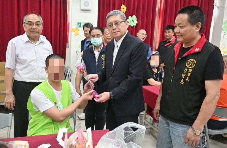 攜手重建新生  南投地檢結合保護團體慰問更生家庭