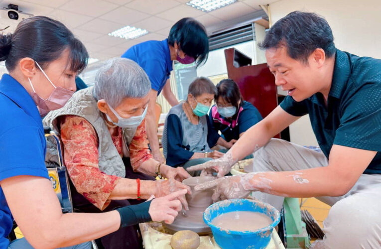 佳里榮家失智專區藝術創作！劍獅陶作喚醒長輩記憶笑容 