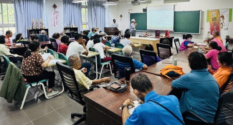 樹人醫專樂齡學習中心開跑 歡唱互動，活力滿滿 陳金雄教授與學員相見歡!