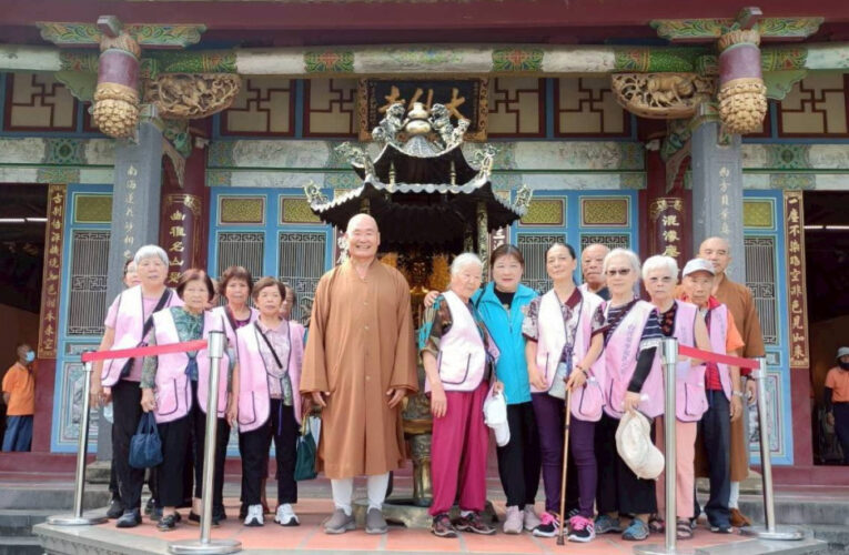 白河榮家住民長輩至大仙寺體驗浴佛同慶佛誕