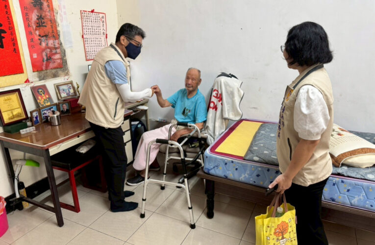 臺南榮服處訪慰榮民眷 推廣數位關懷照護