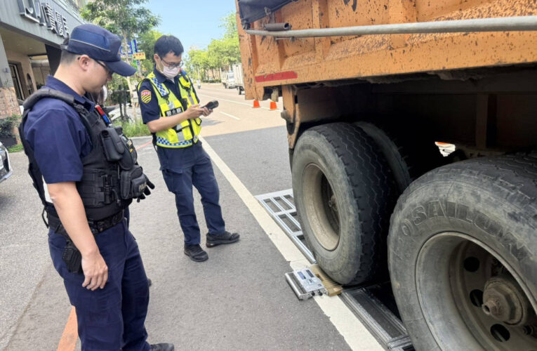 南警執行活動式地磅勤務 強力取締大型車違規