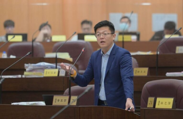 議員黃家齊針對桃園機場第三航廈生態影響及假牙補助議題提出質詢