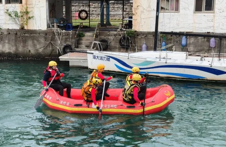 強化水域救援應變能力　基隆消防局辦理操舟救生訓練守護市民安全