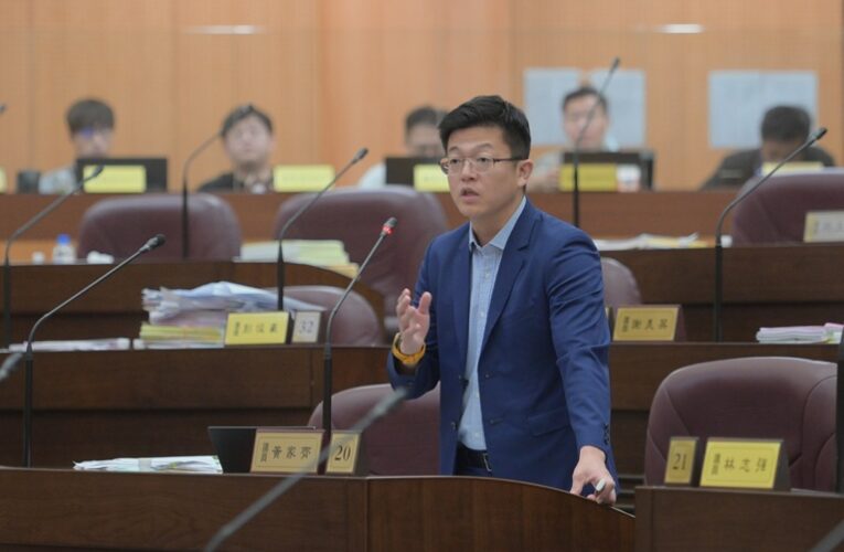 智慧手錶好運專車入題　市議員黃家齊要求補足照護斷點