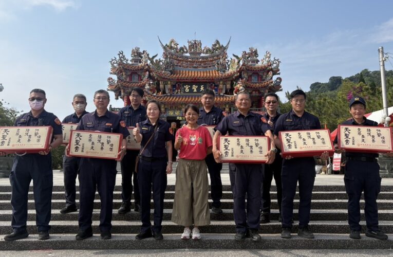 湖內分局警民協力送暖「天聖宮徐家莊」捐贈物資嘉惠弱勢
