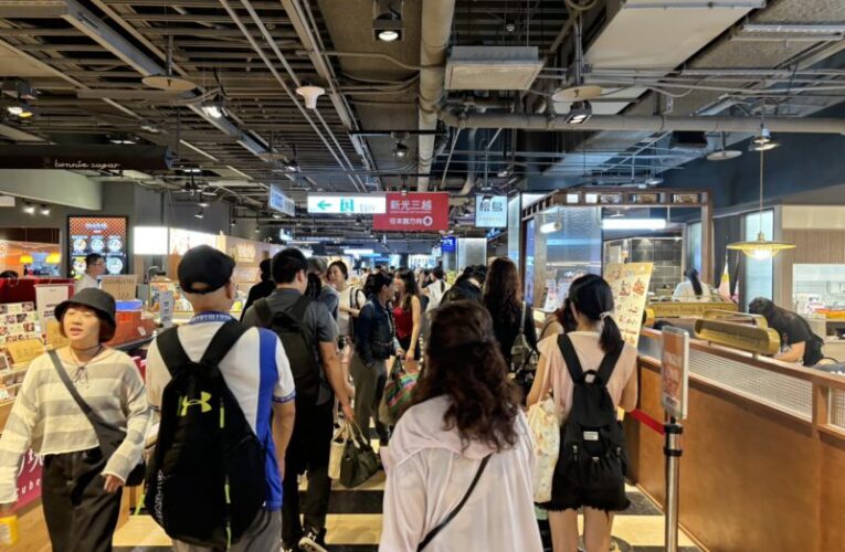 新光三越左營店連假人潮狂飆 親子商機全面引爆