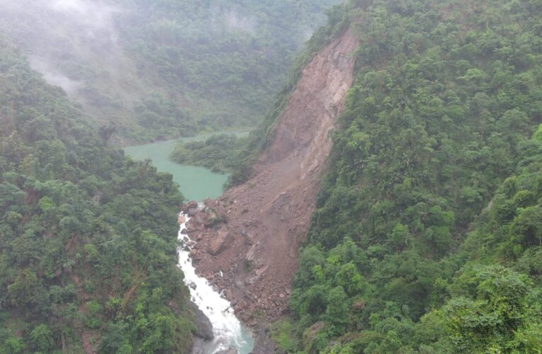 投縣府持續監測掌握竹山鎮瑞龍瀑布園區上游加走寮溪堰塞湖情形　提醒民眾勿進入加走寮溪河道及周邊區域