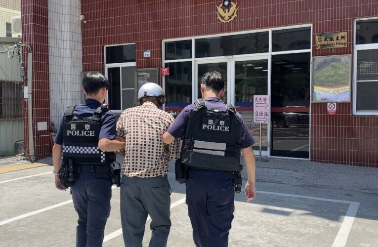 等紅燈竟遭陌生翁持刀刺傷！仁武62歲騎士無辜濺血　警1小時火速逮83歲嫌犯