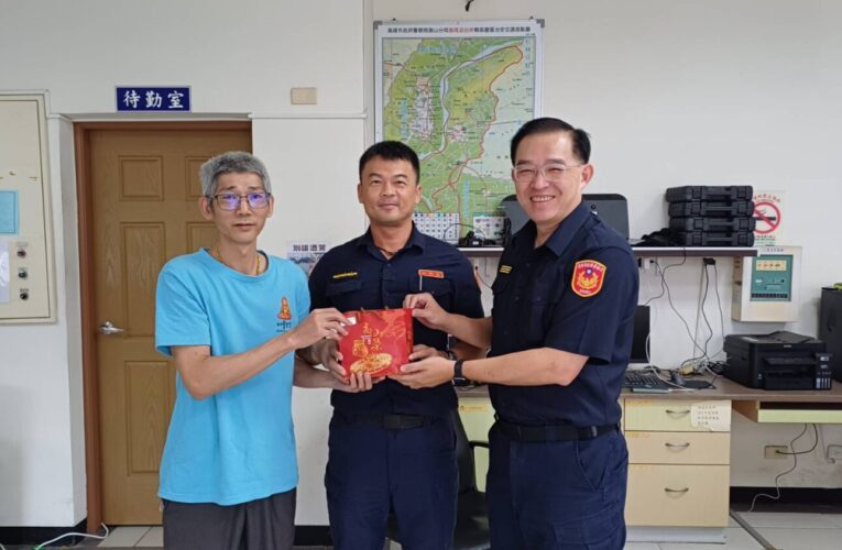 高雄市妙善觀音慈善會暖心送茶慰勞警察　感謝豪雨期間堅守崗位守護家園