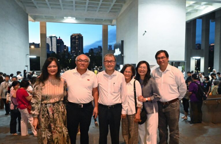 《重拾時間的山語》感動千人 教育部長鄭英耀肯定臺灣土地故事躍上國際舞台