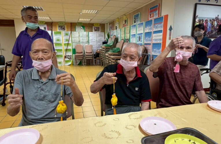 佳里榮家長輩手作香包 「香」聚端午傳祝福