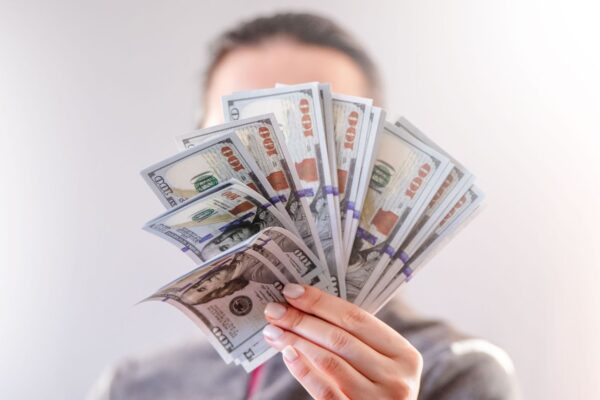 高股息ETF三冠王！00929上演帽子戲法　績效、填息率三項第一