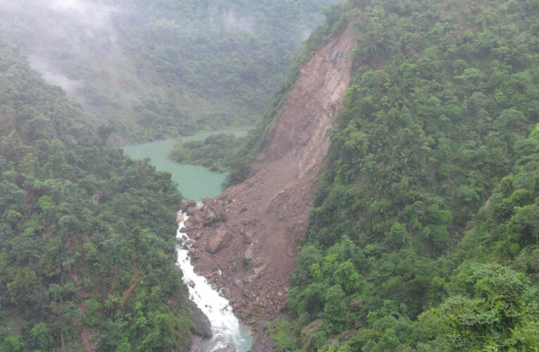 豪雨震碎竹山山頭 加走寮溪驚傳10萬噸堰塞湖