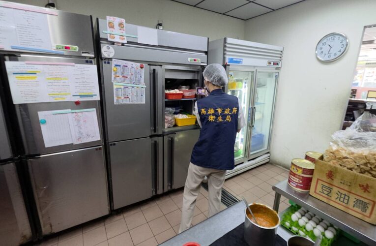 楠梓區某餐飲店販售之火鍋內發現異物 衛生局開罰